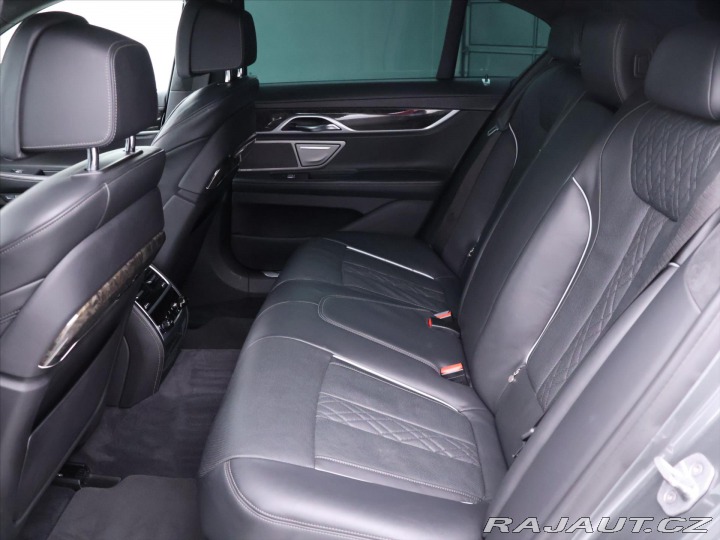 BMW 7 4,4 750i 330kW xDrive DPH 2017