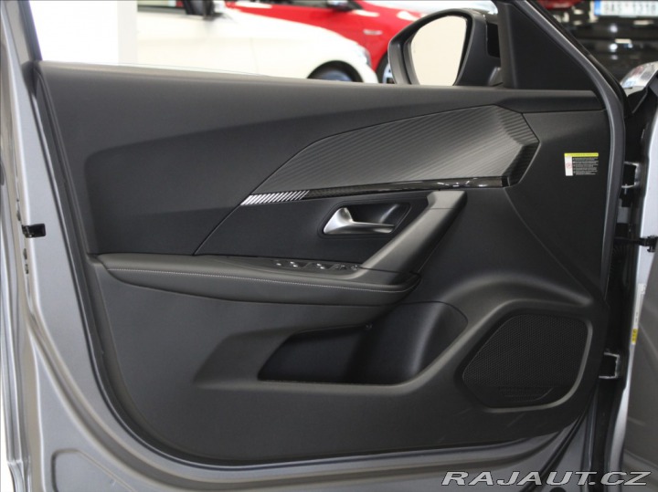 Peugeot 2008 1,2 PureTech 130 EAT8 All 2024