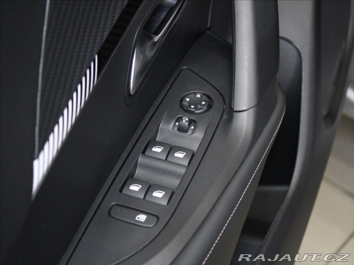 Peugeot 2008 1,2 PureTech 130 EAT8 All 2024