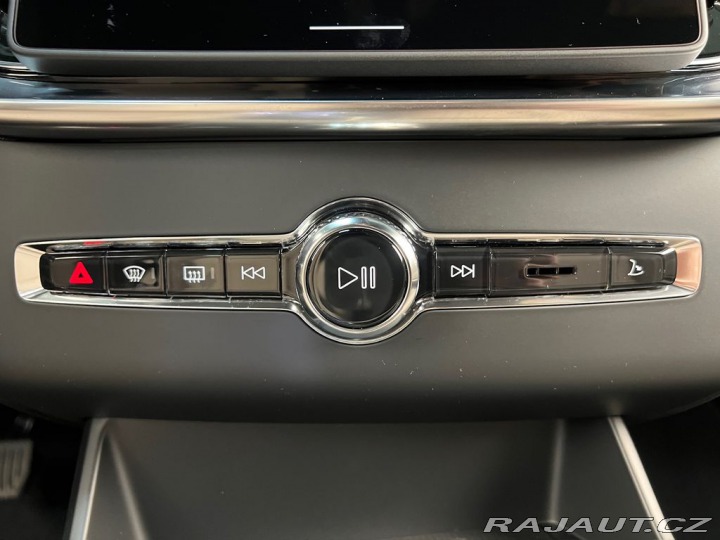 Volvo XC90 T8 AWD DARK PLUS, VZDUCH, 2026