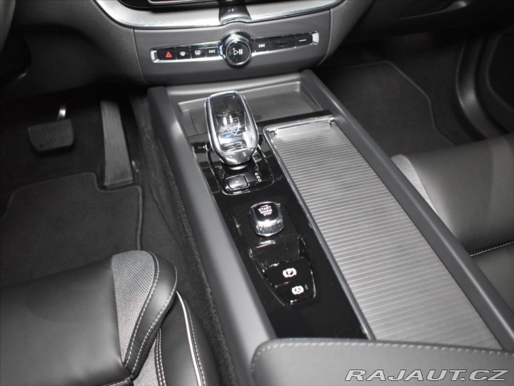 Volvo XC60 2,0 T8 AWD Black Edition 2025