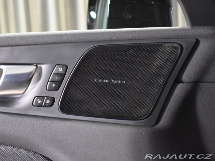 Volvo XC60 2,0 T8 AWD Black Edition 2025