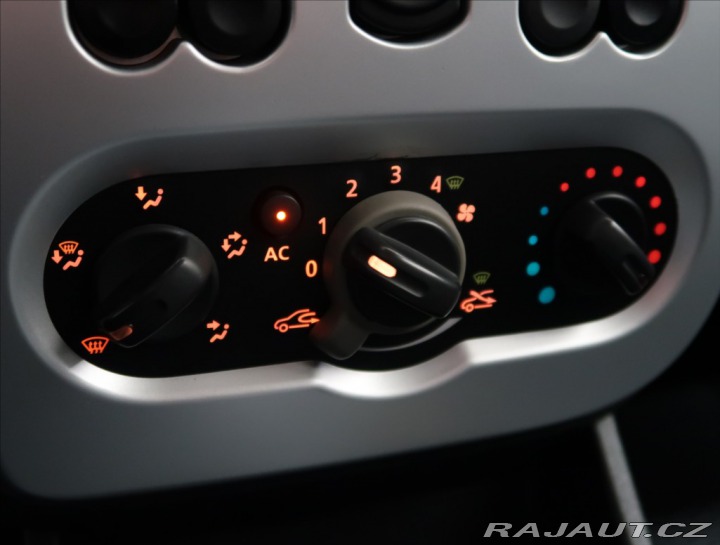 Dacia Sandero 1,2 i 16V ČR KLIMA TAŽNÉ 2011