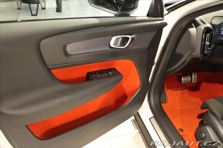 Volvo XC40 T4 R Design AWD CZ/1. Maj 2019