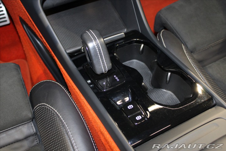 Volvo XC40 T4 R Design AWD CZ/1. Maj 2019