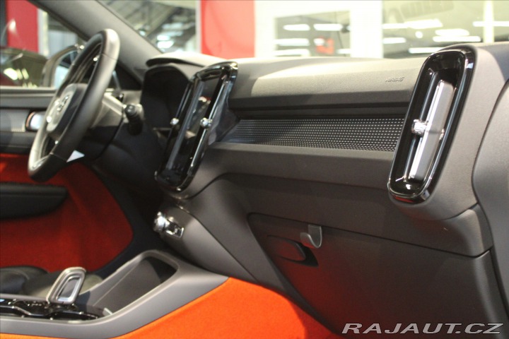 Volvo XC40 T4 R Design AWD CZ/1. Maj 2019