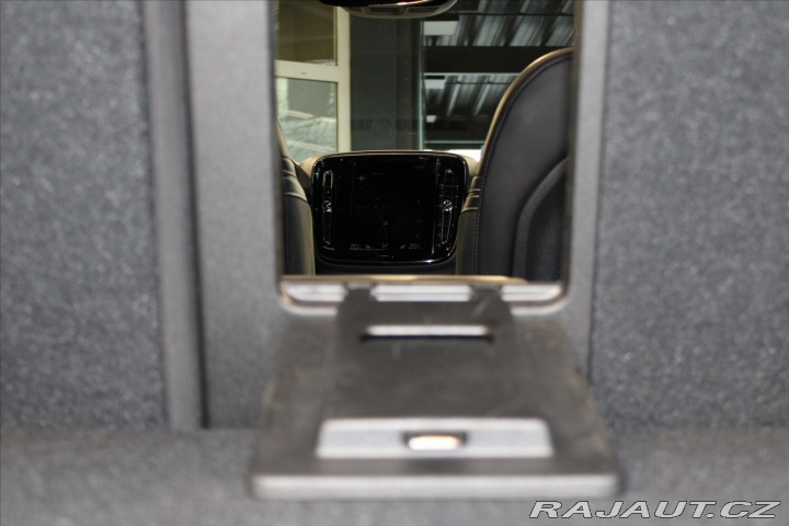 Volvo XC40 T4 R Design AWD CZ/1. Maj 2019