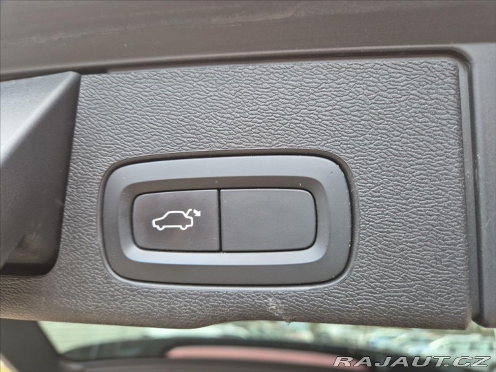 Volvo XC60 2,0 D3 MOMENTUM+ MAN 2018