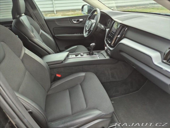 Volvo XC60 2,0 D3 MOMENTUM+ MAN 2018