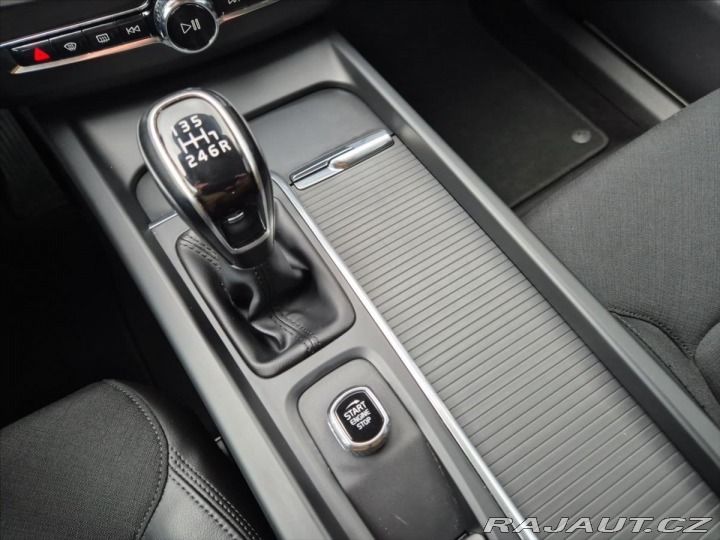 Volvo XC60 2,0 D3 MOMENTUM+ MAN 2018