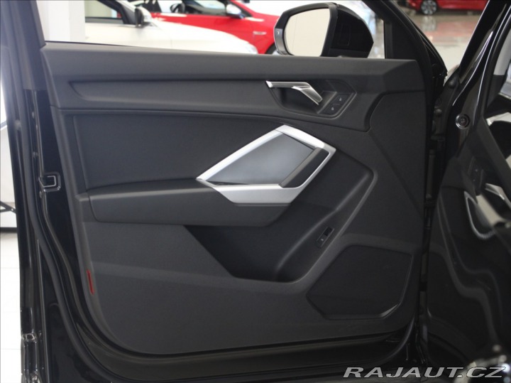 Audi Q3 2,0 TDi 110kW S-Line 63tk 2023
