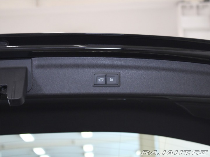 Audi Q3 2,0 TDi 110kW S-Line 63tk 2023