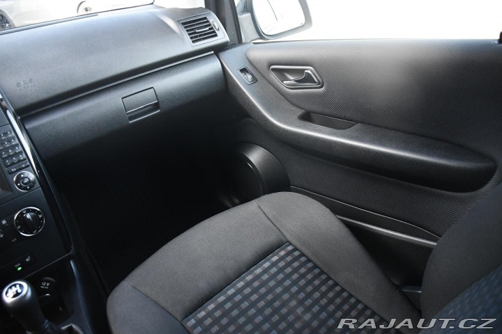 Mercedes-Benz A 160, + ZIMNÍ KOLA, PO SER 2012