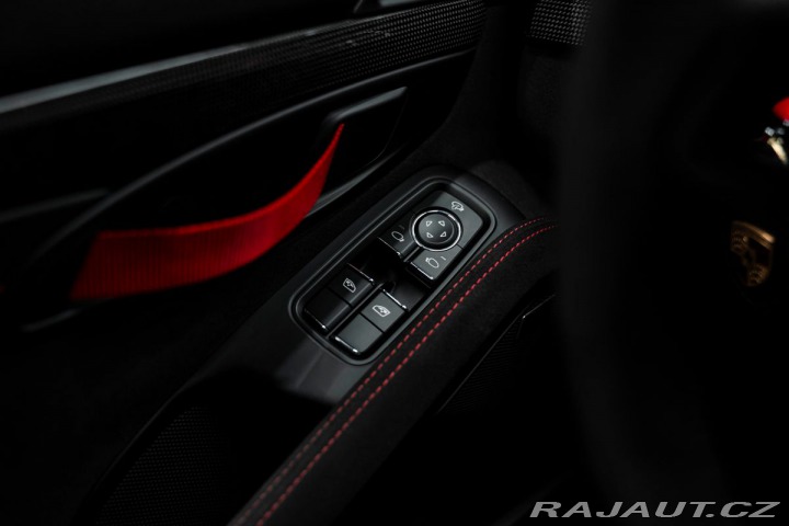 Porsche 718 GT4 2023