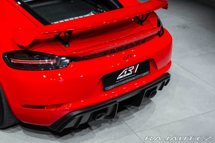 Porsche 718 GT4 2023