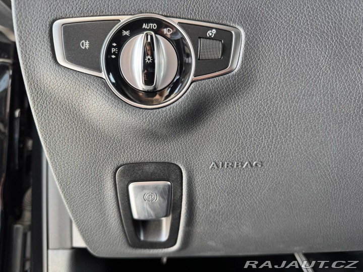 Mercedes-Benz E 300de 4Matic*Webasto*Tažn 2021