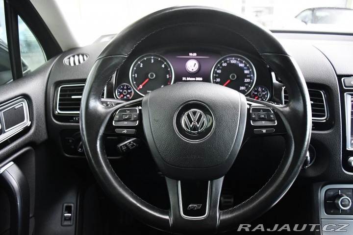 Volkswagen Touareg 3.0TDi V6 4M R-LINE TAŽNÉ 2017