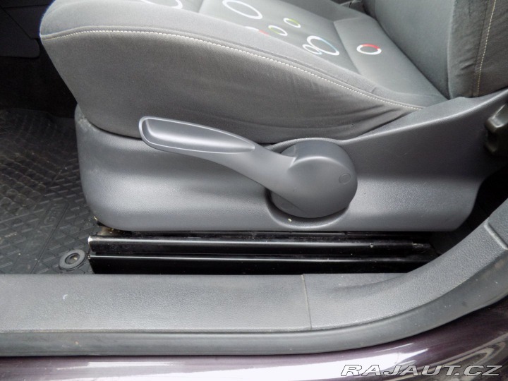 Volkswagen Caddy 2.0i/MAXI/CNG/7.Míst/klim 2011