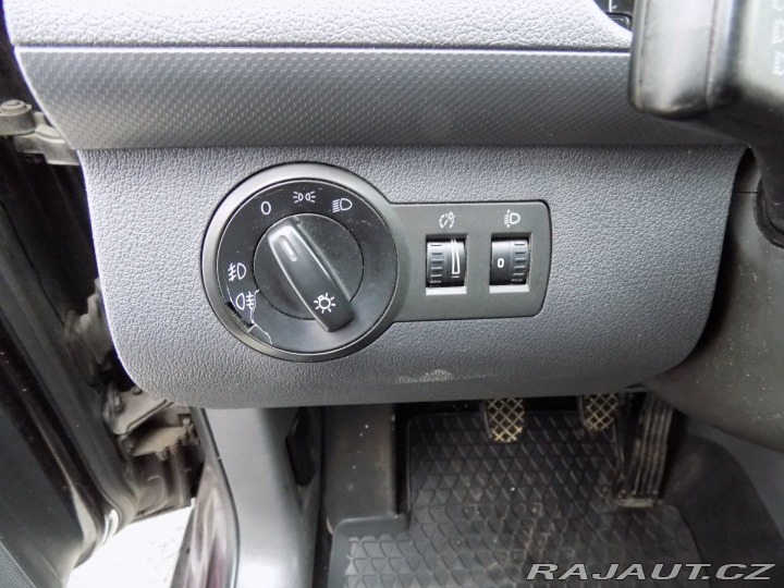 Volkswagen Caddy 2.0i/MAXI/CNG/7.Míst/klim 2011