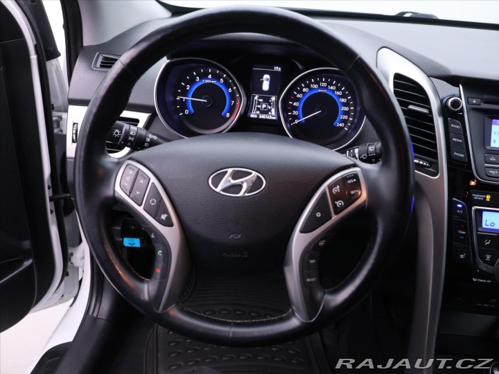 Hyundai i30 1,6 GDi 99kW Aut. CZ Week 2015