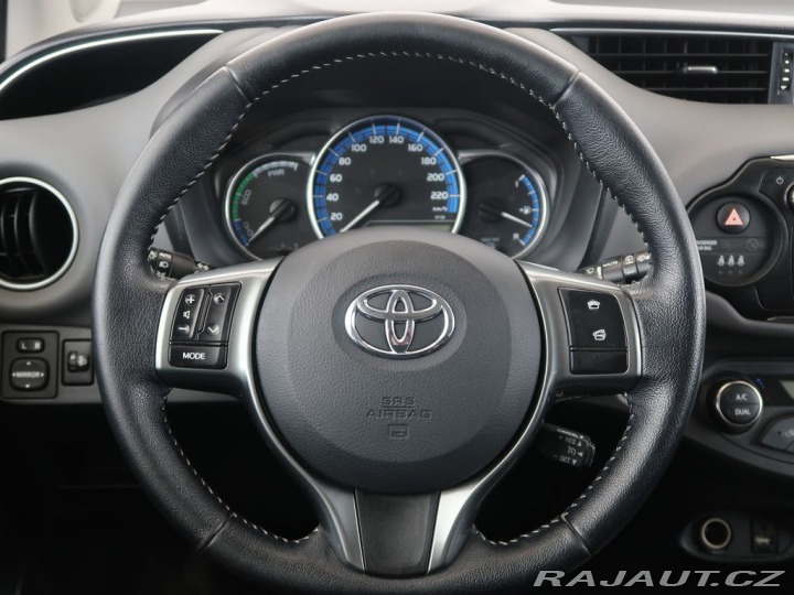 Toyota Yaris 1.5Hybrid,CZ,Style,Panora 2015