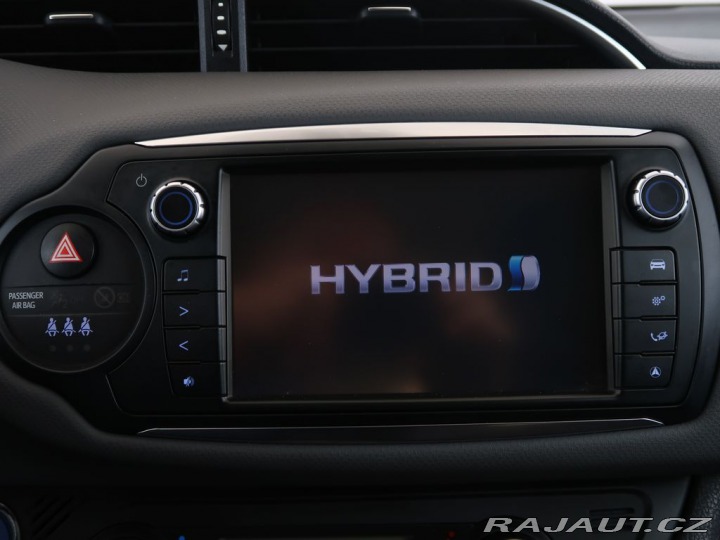 Toyota Yaris 1.5Hybrid,CZ,Style,Panora 2015