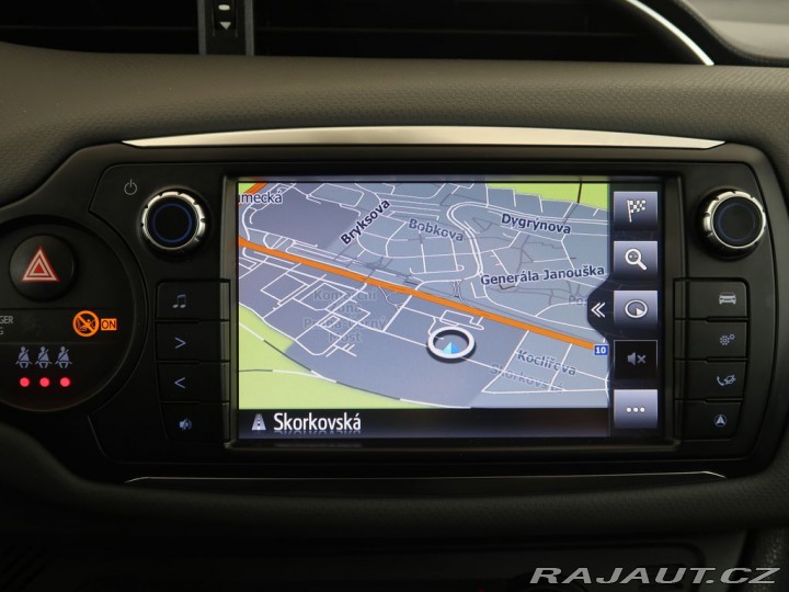 Toyota Yaris 1.5Hybrid,CZ,Style,Panora 2015