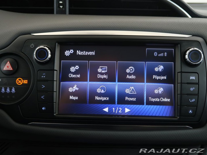 Toyota Yaris 1.5Hybrid,CZ,Style,Panora 2015