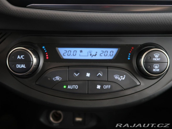 Toyota Yaris 1.5Hybrid,CZ,Style,Panora 2015