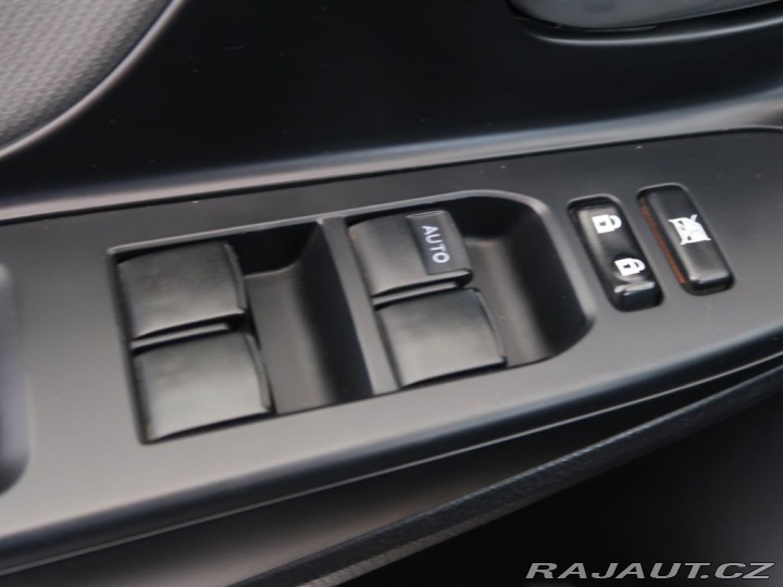 Toyota Yaris 1.5Hybrid,CZ,Style,Panora 2015