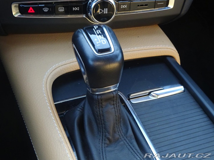 Volvo V90 D4 140kW BUSINESS PLUS DP 2020