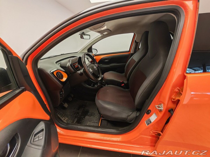 Toyota Aygo X-Play , manual 2020