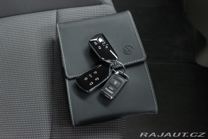 Volkswagen Multivan 2.0 TDI DSG*TAŽNÉ*WEBASTO 2024