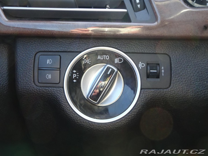 Mercedes-Benz E 220 CDI 125kW ELEGANCE 2011