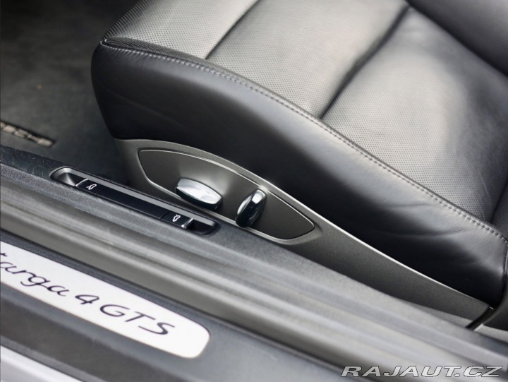 Porsche Ostatní modely 911 Targa 4 GTS | Sport Chrono - B 2018