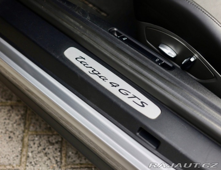 Porsche Ostatní modely 911 Targa 4 GTS | Sport Chrono - B 2018