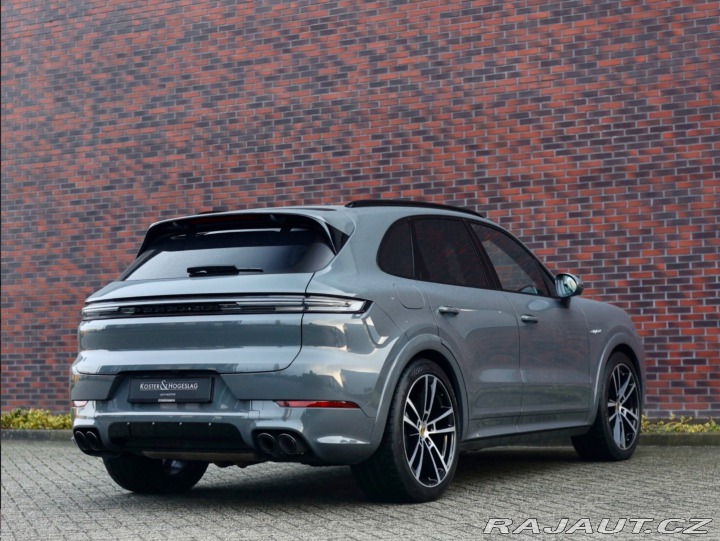 Porsche Cayenne 3.0 V6 E-Hybrid 470PS | 2025