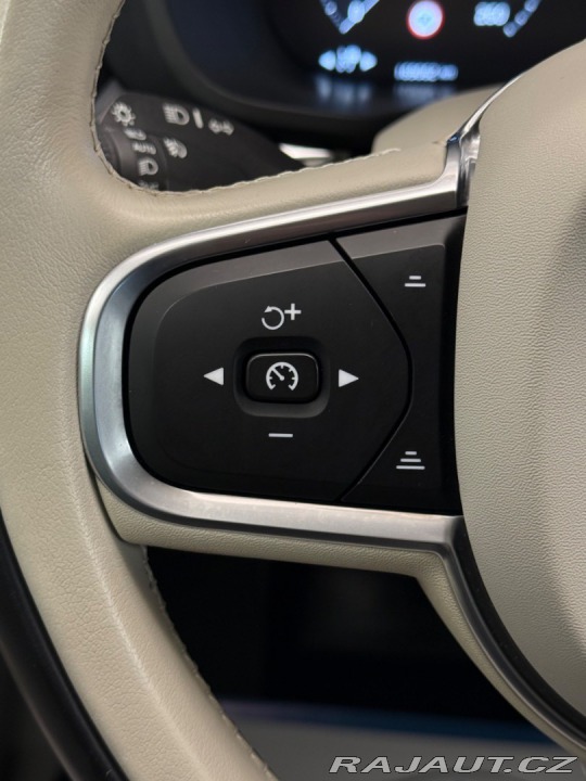 Volvo XC60 B4 Momentum Pro AWD A/T 2020