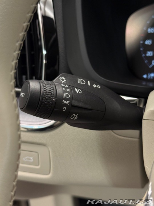 Volvo XC60 AWD Momentum Pro / Servi 2020