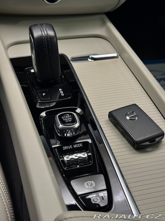 Volvo XC60 B4 Momentum Pro AWD A/T 2020