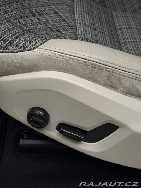 Volvo XC60 AWD Momentum Pro / Servi 2020