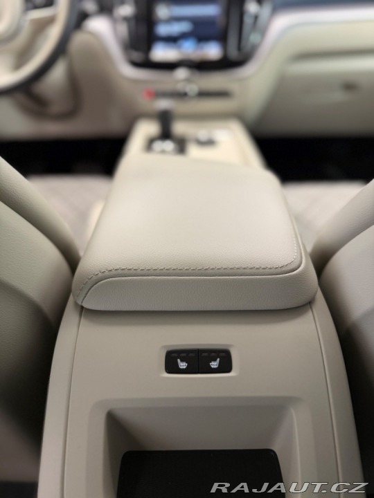 Volvo XC60 AWD Momentum Pro / Servi 2020