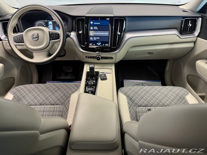 Volvo XC60 B4 Momentum Pro AWD A/T 2020