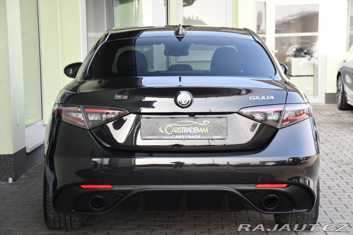 Alfa Romeo Giulia 2.0T16V206kWREZERVACE 2023