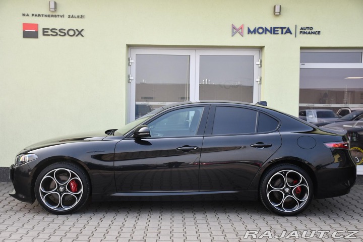 Alfa Romeo Giulia 2.0T16V206kWREZERVACE 2023
