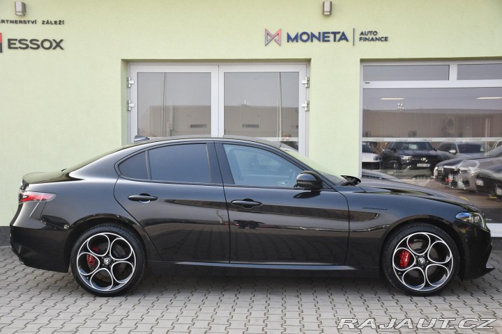 Alfa Romeo Giulia 2.0T16V206kWREZERVACE 2023
