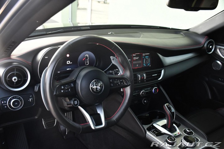 Alfa Romeo Giulia 2.0T16V206kWREZERVACE 2023