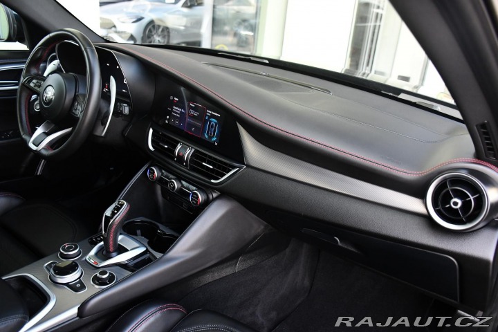 Alfa Romeo Giulia 2.0T16V206kWREZERVACE 2023
