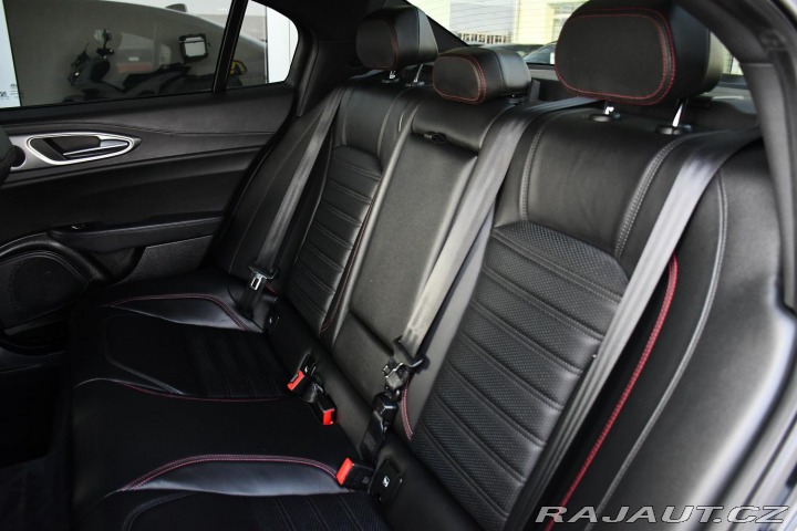 Alfa Romeo Giulia 2.0T16V206kWREZERVACE 2023