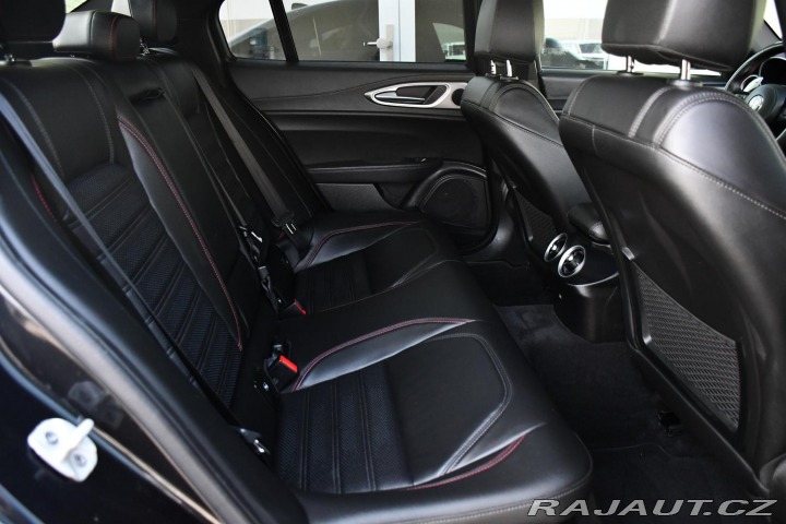 Alfa Romeo Giulia 2.0T16V206kWREZERVACE 2023